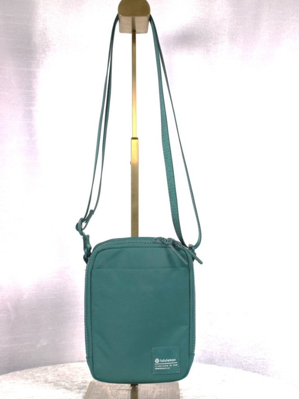 Lululemon Teal Green Crossbody Bag Adjustable Strap Zip Travel Bag NWOT